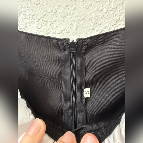 Sexy Elegant Maid Black Dress with Puff Sleeves and White Accents - Picture 4 of 7